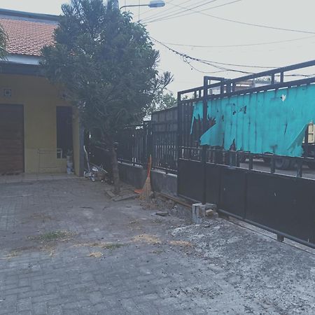Kost Backpacker Hotel Сидоарджо Екстериор снимка
