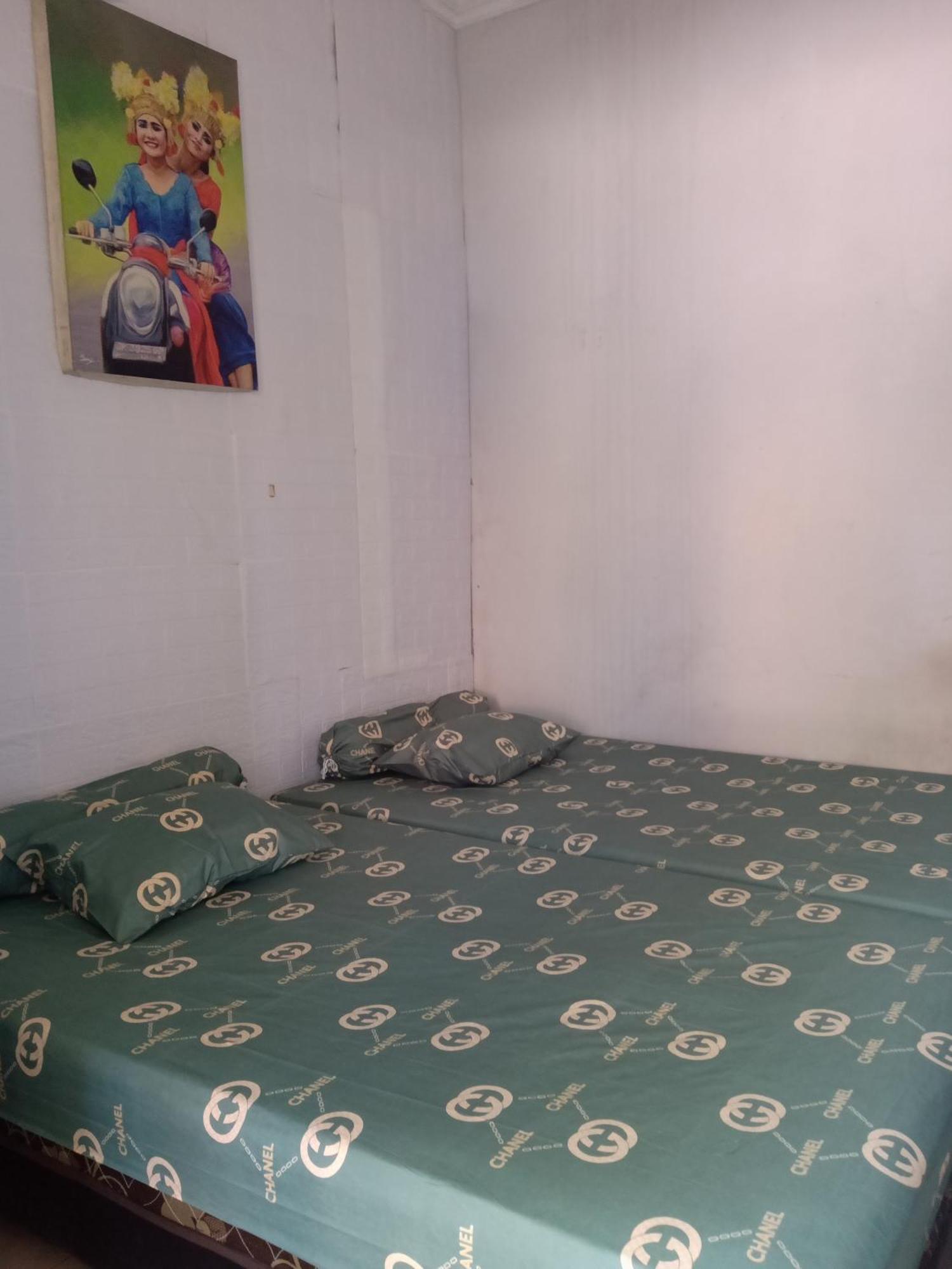 Kost Backpacker Hotel Сидоарджо Екстериор снимка